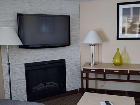 Waterloo Suites - TRADEMARK - by Wyndham Apartment with Fireplace